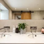 The Dog House With Hot Tub *