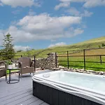 The Dog House With Hot Tub Σπίτι διακοπών *