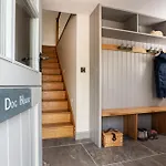 The Dog House With Hot Tub *