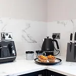 Σπίτι διακοπών The Dog House With Hot Tub *