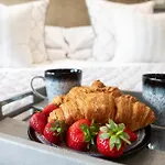 The Dog House With Hot Tub *