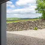 The Dog House With Hot Tub Kirkby Lonsdale