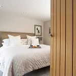 Σπίτι διακοπών The Dog House With Hot Tub