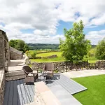 The Dog House With Hot Tub Kirkby Lonsdale