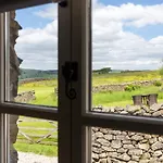 Σπίτι διακοπών The Dog House With Hot Tub