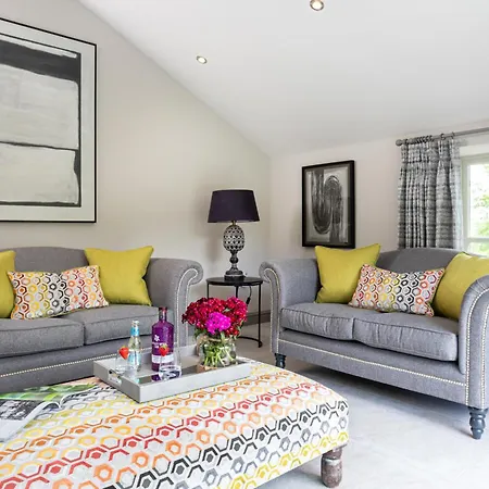 The Dog House With Hot Tub Holiday home