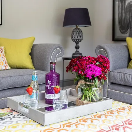 The Dog House With Hot Tub Holiday home