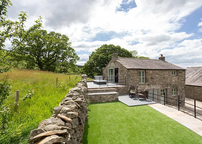 Holiday home The Dog House With Hot Tub