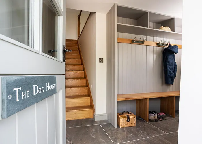 The Dog House With Hot Tub *