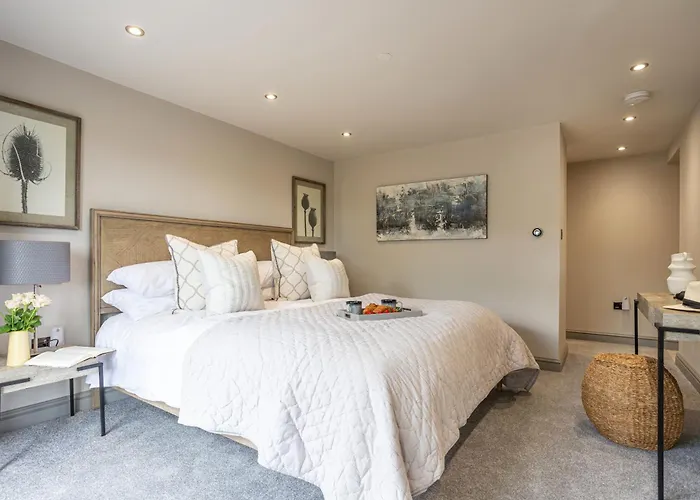 The Dog House With Hot Tub *