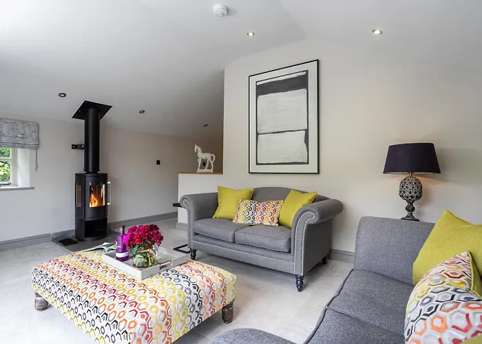 The Dog House With Hot Tub * Kirkby Lonsdale