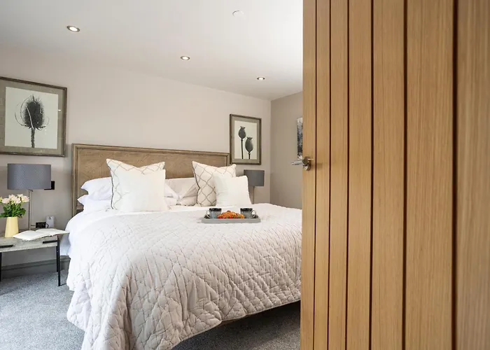 Holiday home The Dog House With Hot Tub