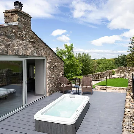 The Dog House With Hot Tub Semesterbostad