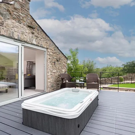 The Dog House With Hot Tub Semesterbostad *