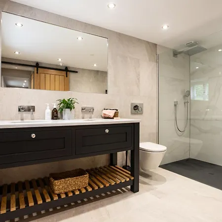 The Dog House With Hot Tub Kirkby Lonsdale